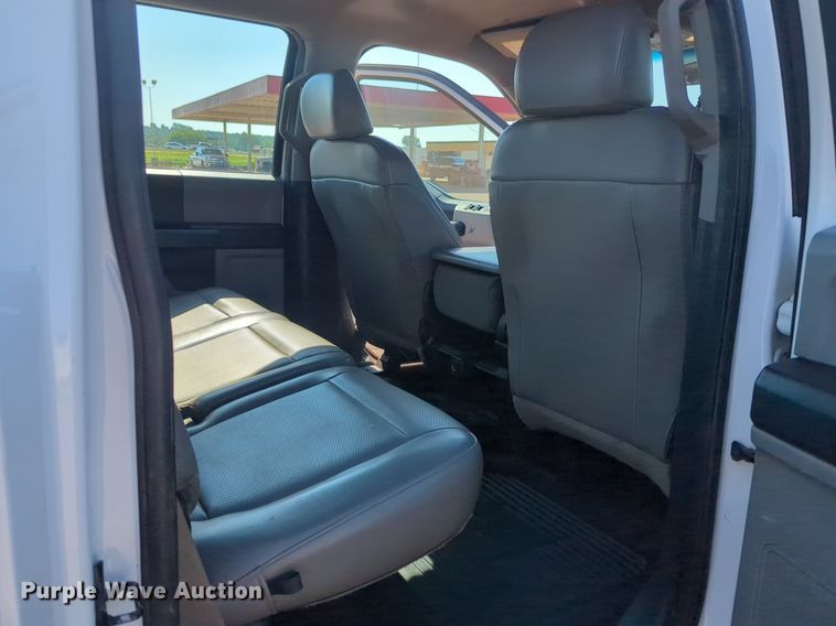 image for item NW9571 2019 Ford F250 Super Duty Crew Cab flatbed pickup truck