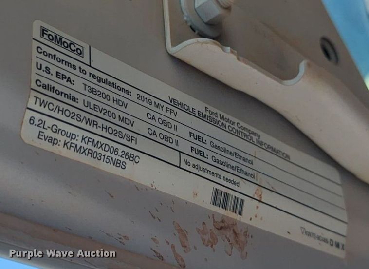 image for item NW9571 2019 Ford F250 Super Duty Crew Cab flatbed pickup truck