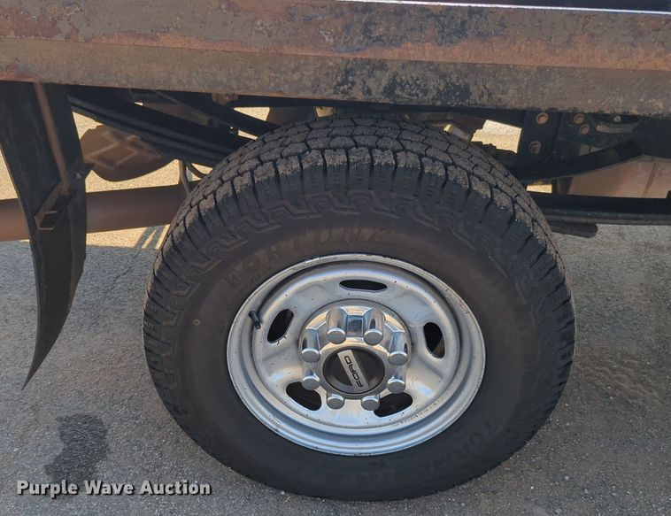 image for item NW9571 2019 Ford F250 Super Duty Crew Cab flatbed pickup truck