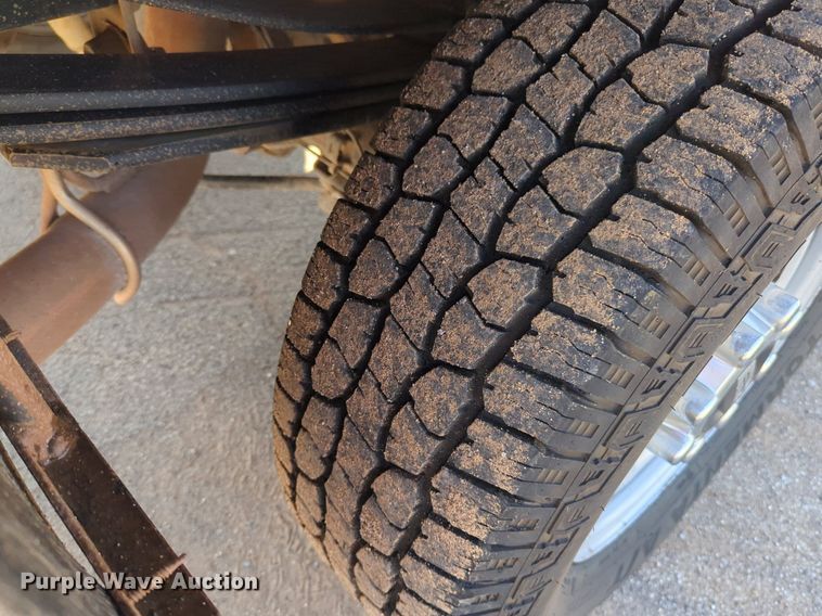 image for item NW9571 2019 Ford F250 Super Duty Crew Cab flatbed pickup truck