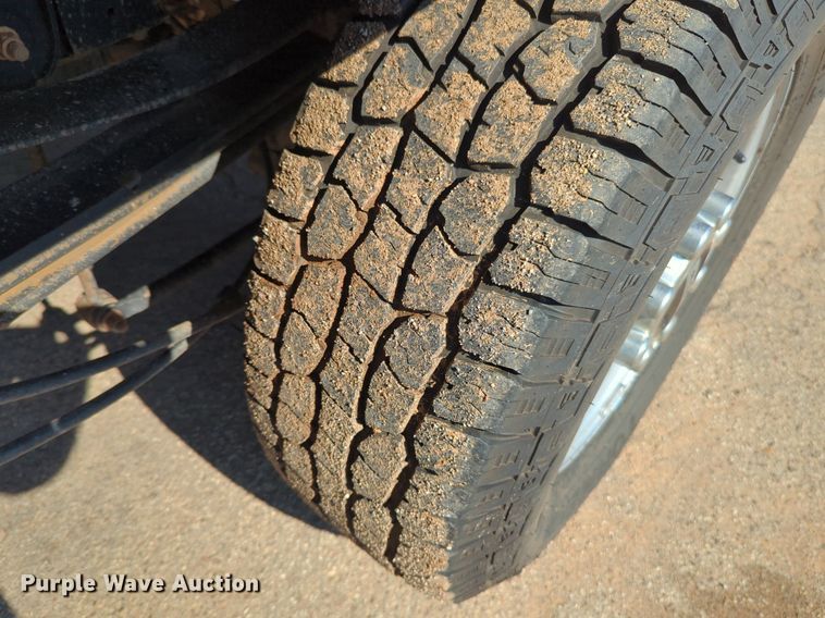 image for item NW9571 2019 Ford F250 Super Duty Crew Cab flatbed pickup truck