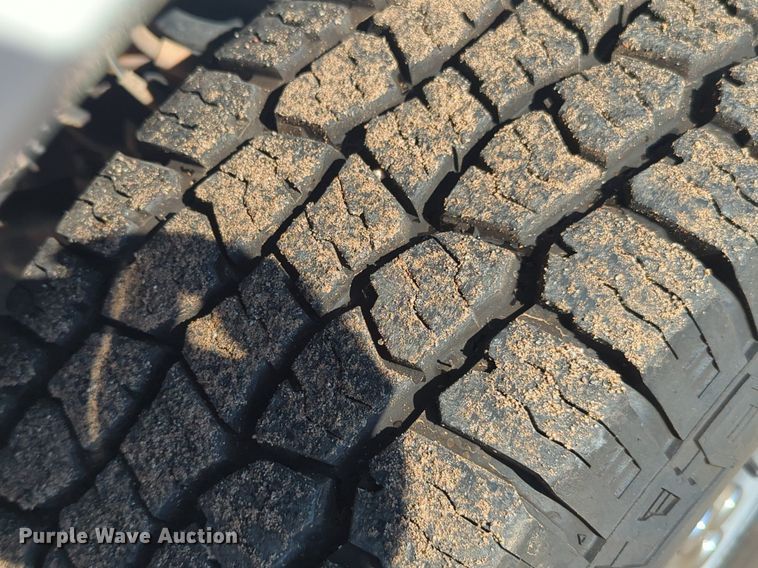 image for item NW9571 2019 Ford F250 Super Duty Crew Cab flatbed pickup truck