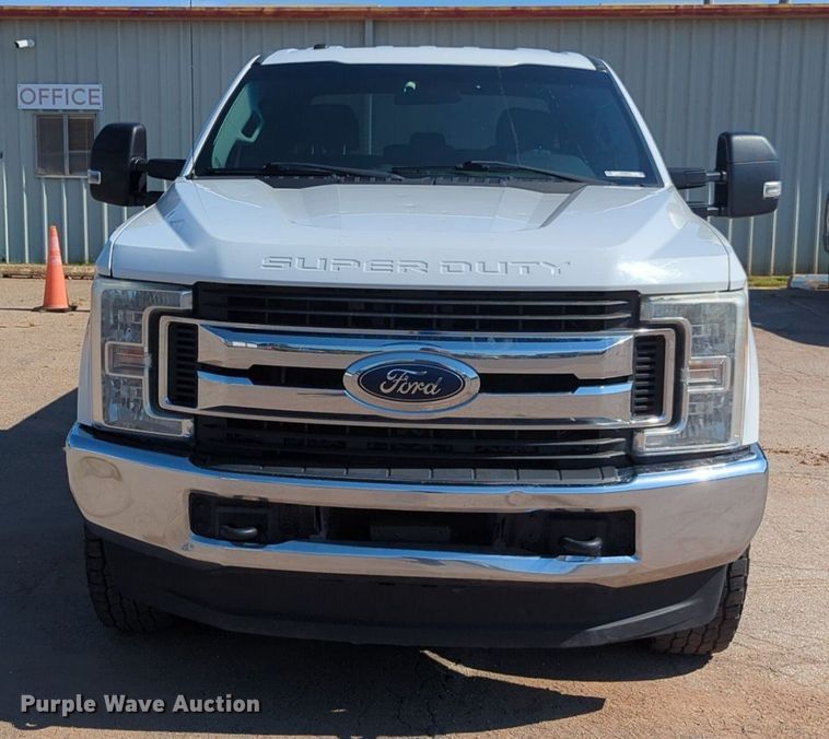 image for item NW9572 2017 Ford F250 Super Duty Crew Cab pickup truck