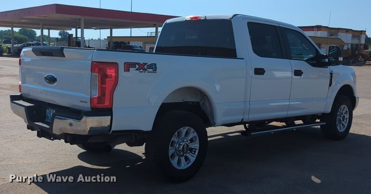 image for item NW9572 2017 Ford F250 Super Duty Crew Cab pickup truck