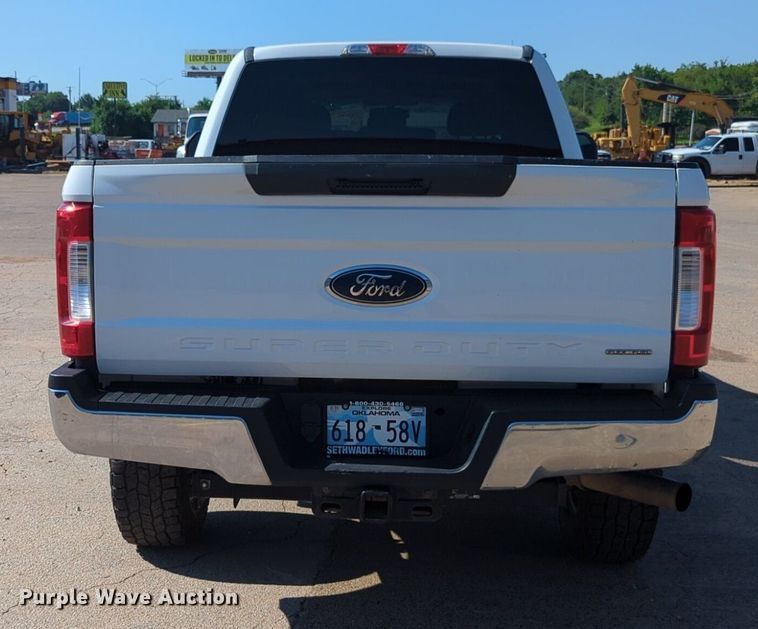 image for item NW9572 2017 Ford F250 Super Duty Crew Cab pickup truck