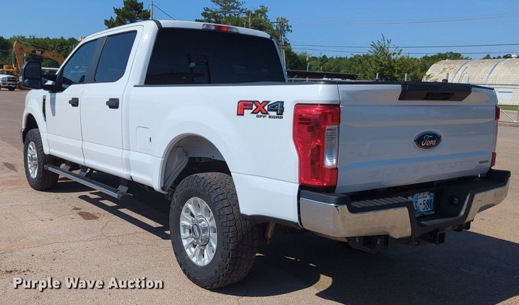 image for item NW9572 2017 Ford F250 Super Duty Crew Cab pickup truck