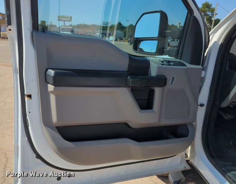 image for item NW9572 2017 Ford F250 Super Duty Crew Cab pickup truck