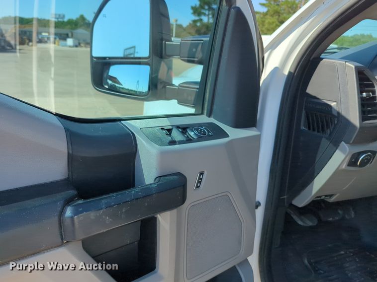 image for item NW9572 2017 Ford F250 Super Duty Crew Cab pickup truck