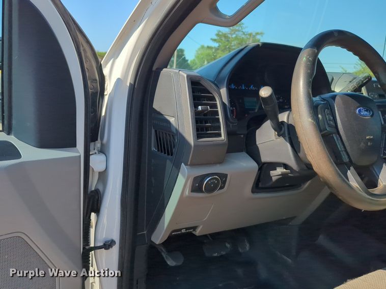 image for item NW9572 2017 Ford F250 Super Duty Crew Cab pickup truck