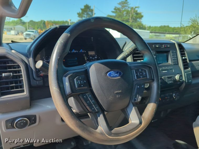 image for item NW9572 2017 Ford F250 Super Duty Crew Cab pickup truck