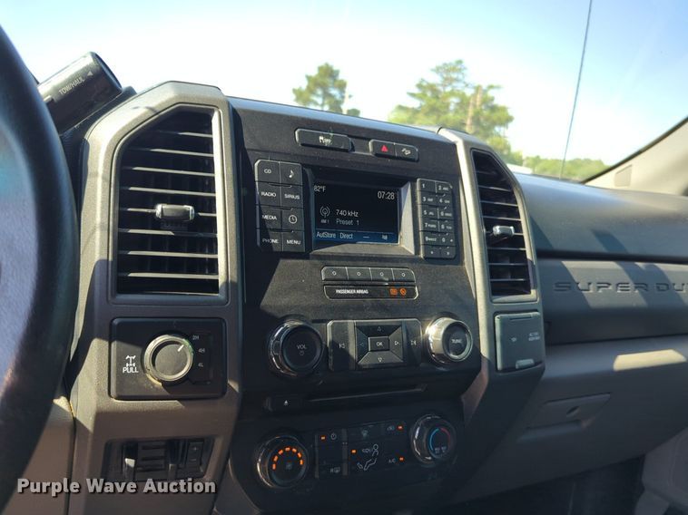 image for item NW9572 2017 Ford F250 Super Duty Crew Cab pickup truck