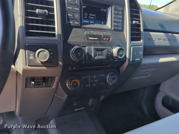 image for item NW9572 2017 Ford F250 Super Duty Crew Cab pickup truck