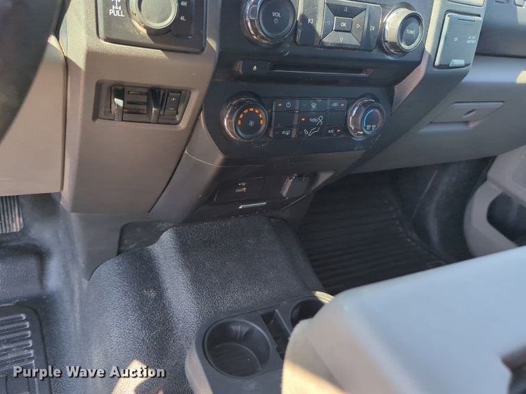 image for item NW9572 2017 Ford F250 Super Duty Crew Cab pickup truck