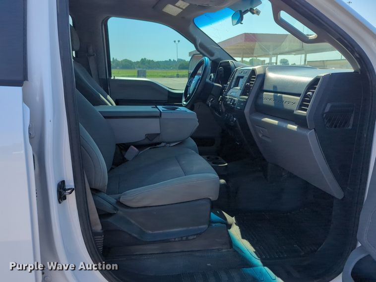 image for item NW9572 2017 Ford F250 Super Duty Crew Cab pickup truck