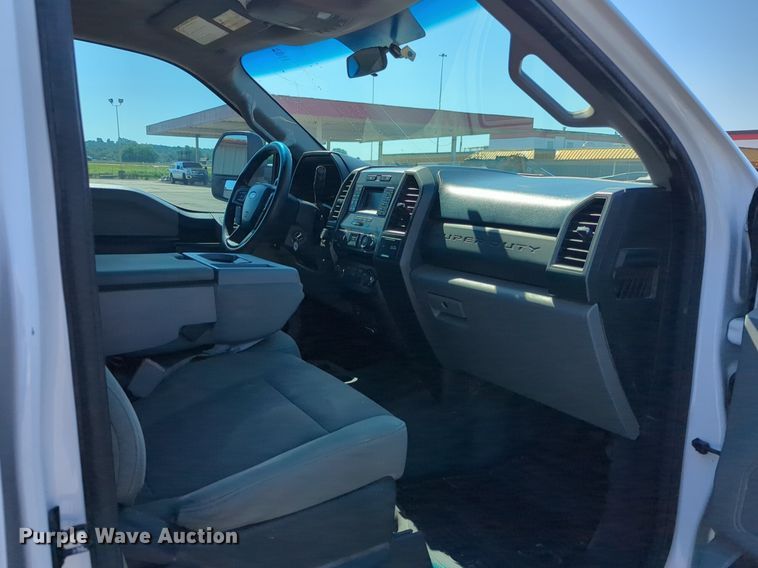 image for item NW9572 2017 Ford F250 Super Duty Crew Cab pickup truck