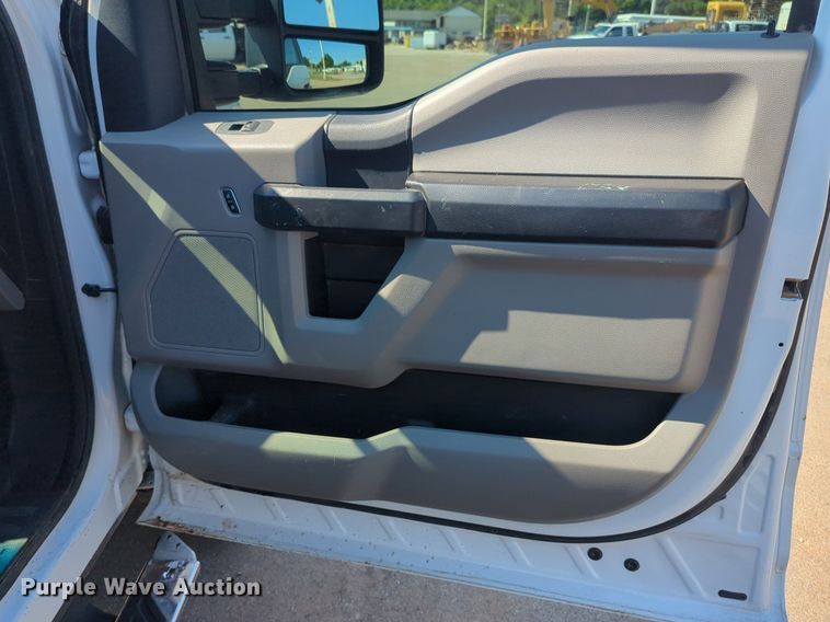 image for item NW9572 2017 Ford F250 Super Duty Crew Cab pickup truck