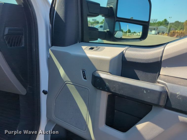 image for item NW9572 2017 Ford F250 Super Duty Crew Cab pickup truck