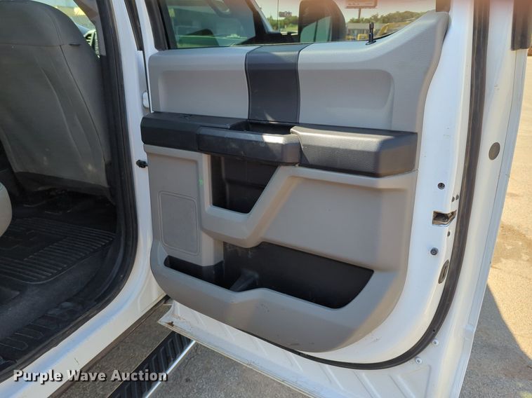 image for item NW9572 2017 Ford F250 Super Duty Crew Cab pickup truck