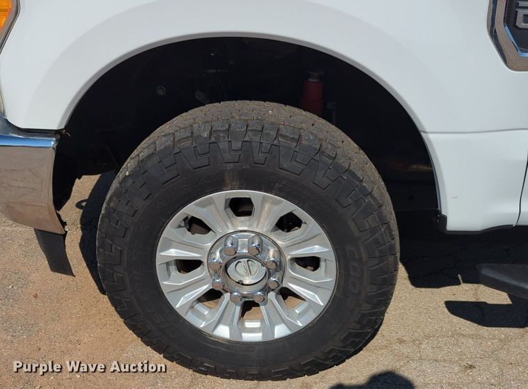 image for item NW9572 2017 Ford F250 Super Duty Crew Cab pickup truck