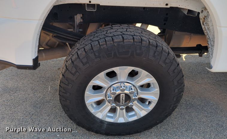 image for item NW9572 2017 Ford F250 Super Duty Crew Cab pickup truck