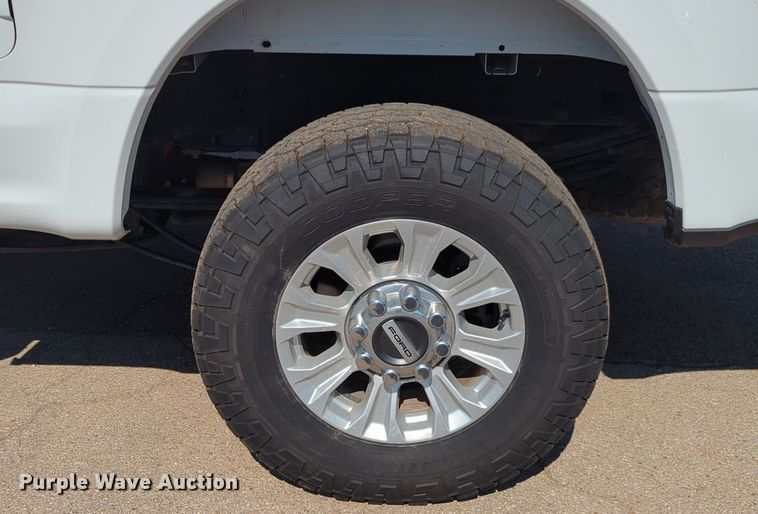 image for item NW9572 2017 Ford F250 Super Duty Crew Cab pickup truck