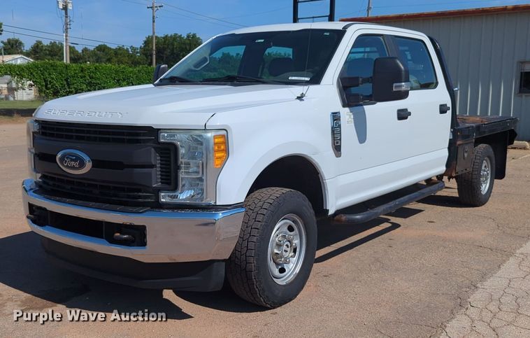 image for item NW9574 2017 Ford F250 Super Duty Crew Cab flatbed pickup truck