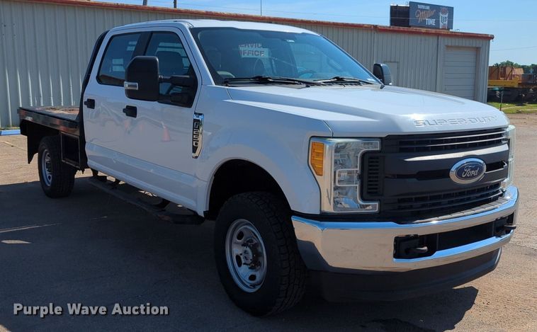 image for item NW9574 2017 Ford F250 Super Duty Crew Cab flatbed pickup truck