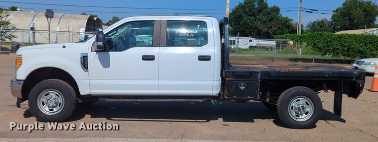 image for item NW9574 2017 Ford F250 Super Duty Crew Cab flatbed pickup truck