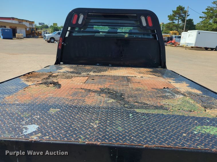 image for item NW9574 2017 Ford F250 Super Duty Crew Cab flatbed pickup truck