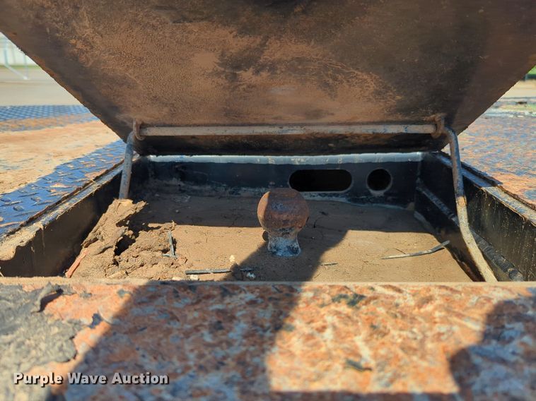 image for item NW9574 2017 Ford F250 Super Duty Crew Cab flatbed pickup truck