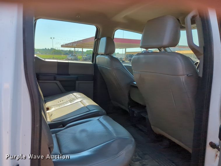 image for item NW9574 2017 Ford F250 Super Duty Crew Cab flatbed pickup truck