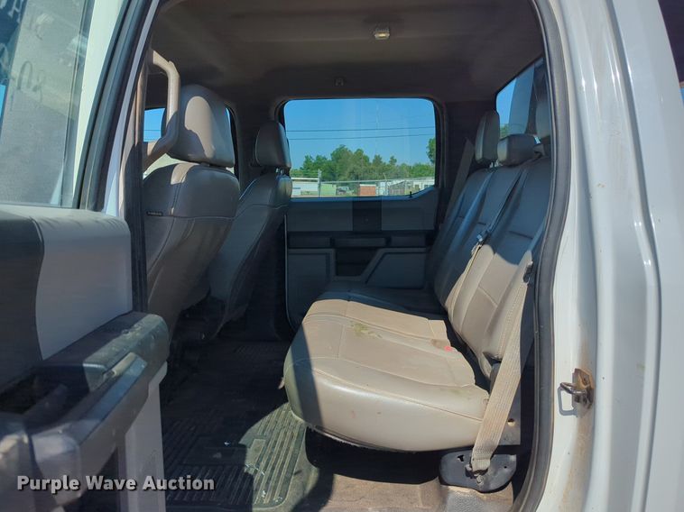 image for item NW9574 2017 Ford F250 Super Duty Crew Cab flatbed pickup truck