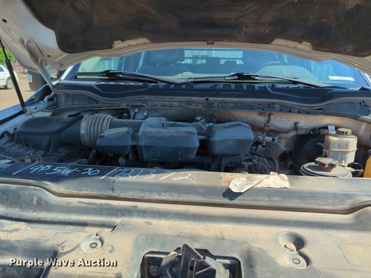 image for item NW9574 2017 Ford F250 Super Duty Crew Cab flatbed pickup truck