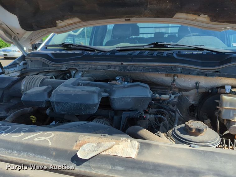 image for item NW9574 2017 Ford F250 Super Duty Crew Cab flatbed pickup truck