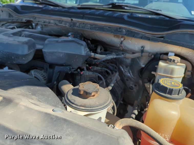 image for item NW9574 2017 Ford F250 Super Duty Crew Cab flatbed pickup truck