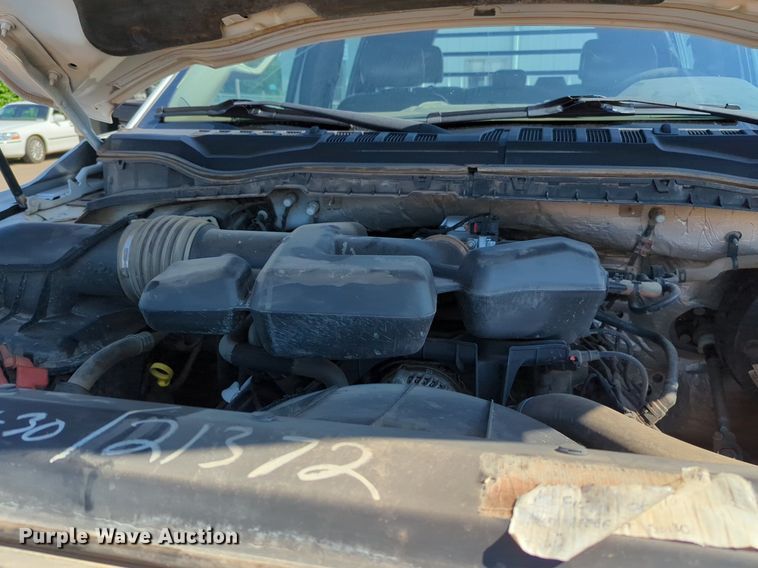 image for item NW9574 2017 Ford F250 Super Duty Crew Cab flatbed pickup truck