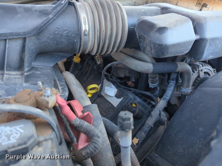 image for item NW9574 2017 Ford F250 Super Duty Crew Cab flatbed pickup truck