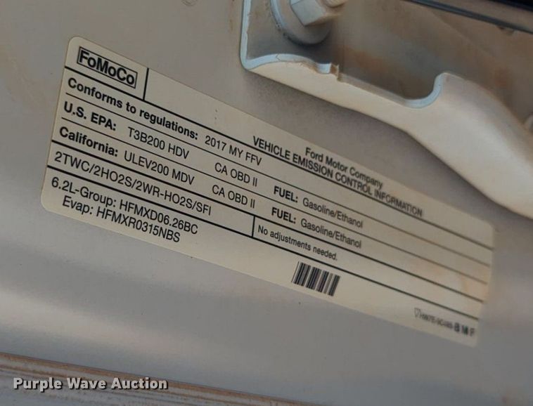 image for item NW9574 2017 Ford F250 Super Duty Crew Cab flatbed pickup truck