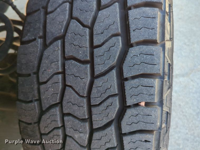 image for item NW9574 2017 Ford F250 Super Duty Crew Cab flatbed pickup truck