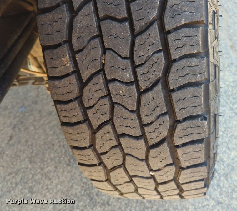 image for item NW9574 2017 Ford F250 Super Duty Crew Cab flatbed pickup truck