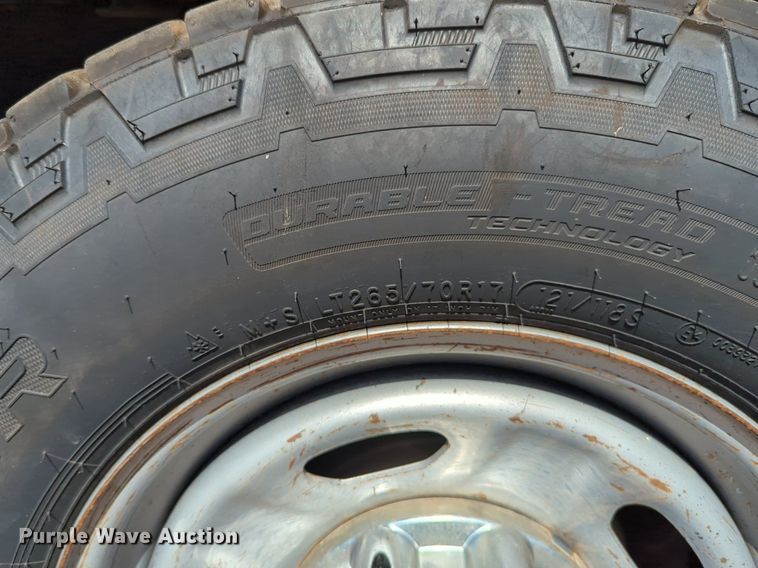 image for item NW9574 2017 Ford F250 Super Duty Crew Cab flatbed pickup truck