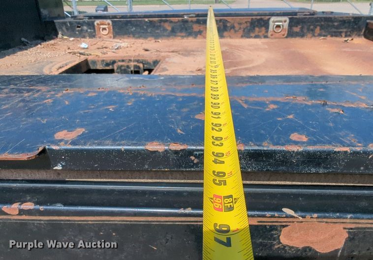 image for item NW9577 2017 Ford F350 Super Duty Crew Cab flatbed pickup truck