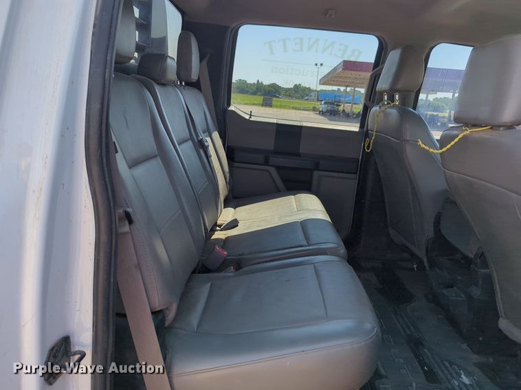 image for item NW9577 2017 Ford F350 Super Duty Crew Cab flatbed pickup truck