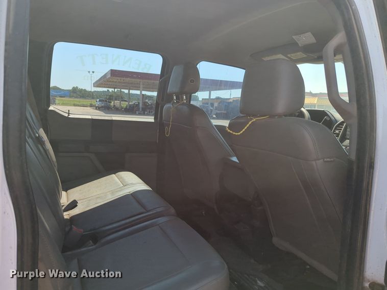 image for item NW9577 2017 Ford F350 Super Duty Crew Cab flatbed pickup truck