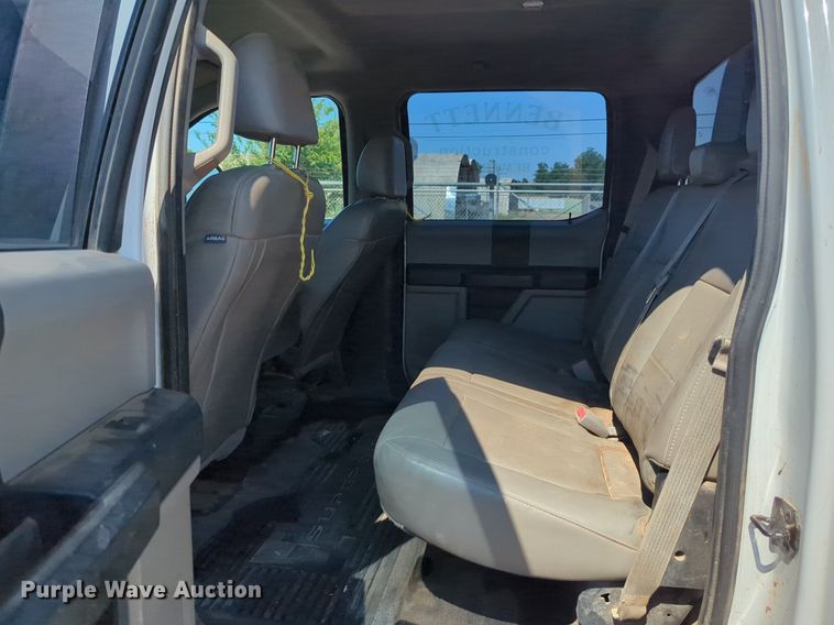 image for item NW9577 2017 Ford F350 Super Duty Crew Cab flatbed pickup truck