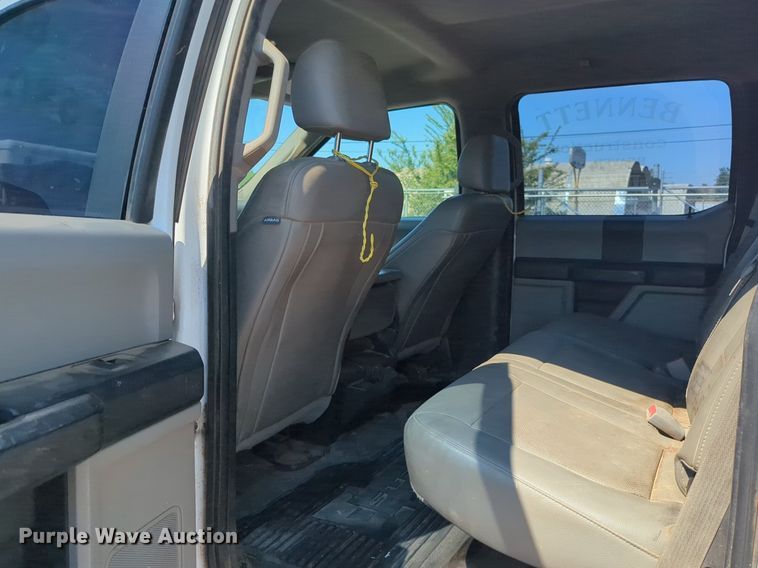 image for item NW9577 2017 Ford F350 Super Duty Crew Cab flatbed pickup truck