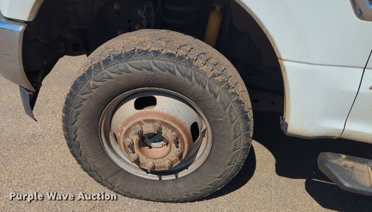 image for item NW9577 2017 Ford F350 Super Duty Crew Cab flatbed pickup truck