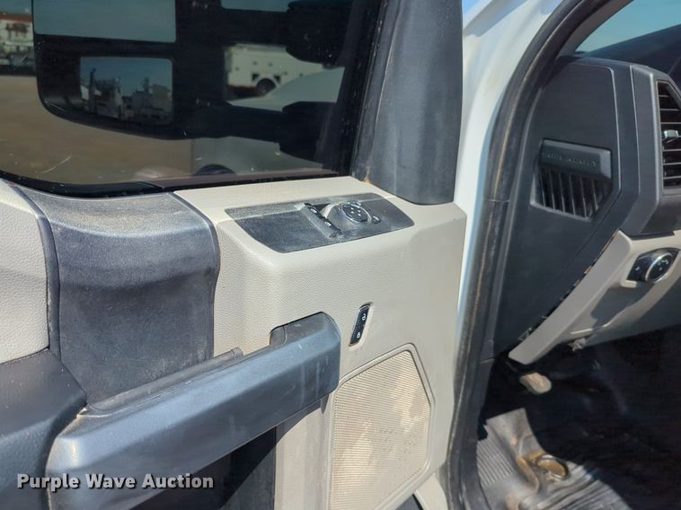 image for item NW9588 2017 Ford F550 Super Duty XL truck cab and chassis