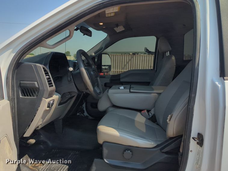 image for item NW9588 2017 Ford F550 Super Duty XL truck cab and chassis