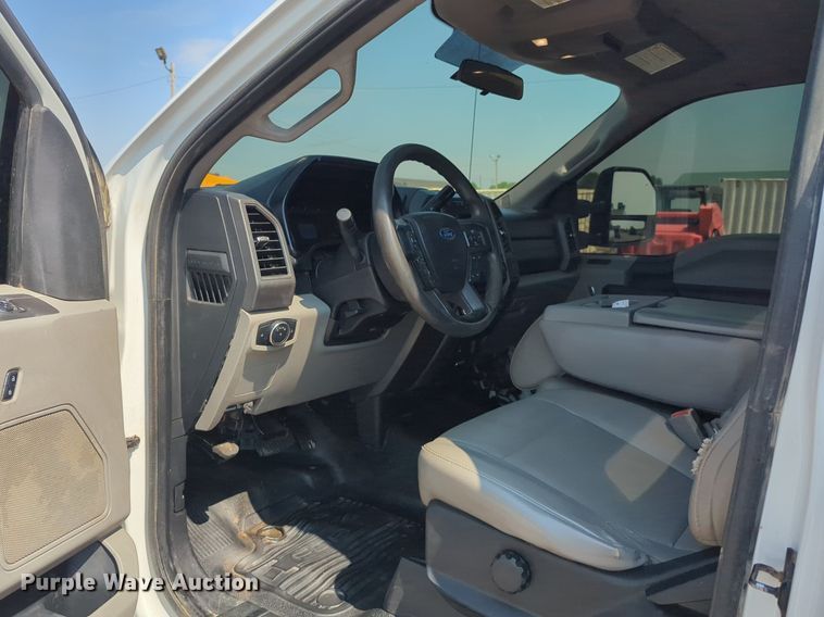 image for item NW9588 2017 Ford F550 Super Duty XL truck cab and chassis